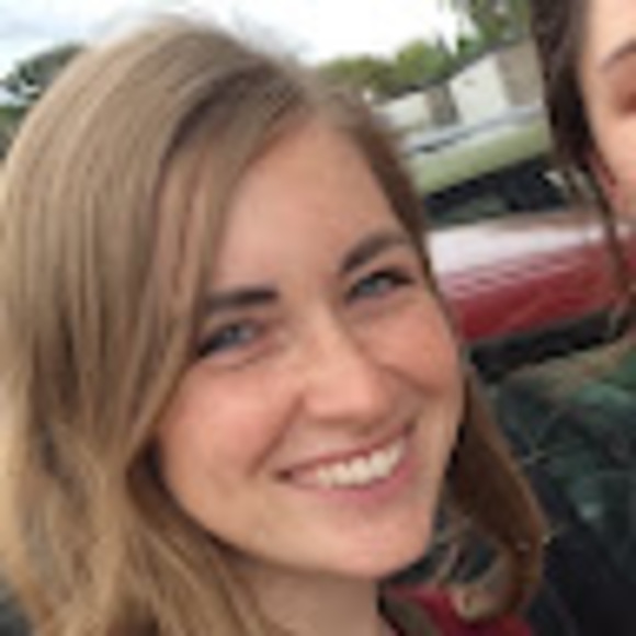 Meet your Posher, Ariana - Picture 1 of 1